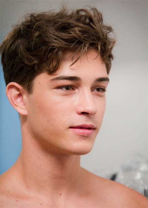1 year ago. Watch Francisco Lachowski's exclusive backstage, catwalk, intimate footage and some curios facts. www.swide.com.